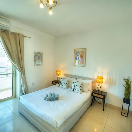 Bright & Spacious 3 Bedroom, Shared Garden Jell1-1 Apartament *