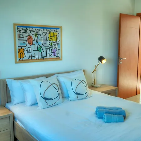 Bright & Spacious 3 Bedroom, Shared Garden Jell1-1 Apartament *