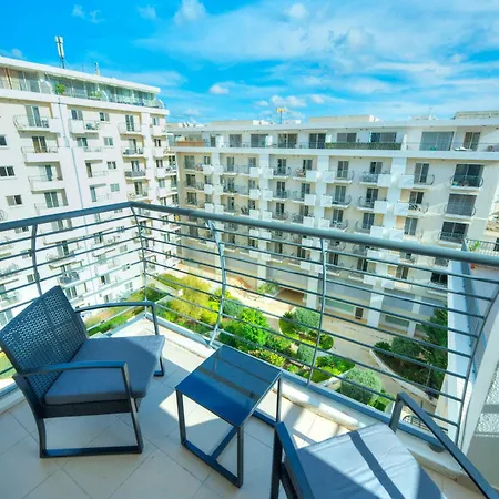 Bright & Spacious 3 Bedroom, Shared Garden Jell1-1 Gzira