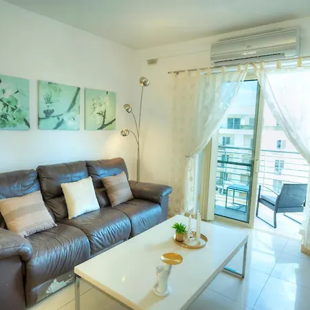 Bright & Spacious 3 Bedroom, Shared Garden Jell1-1 * Gzira