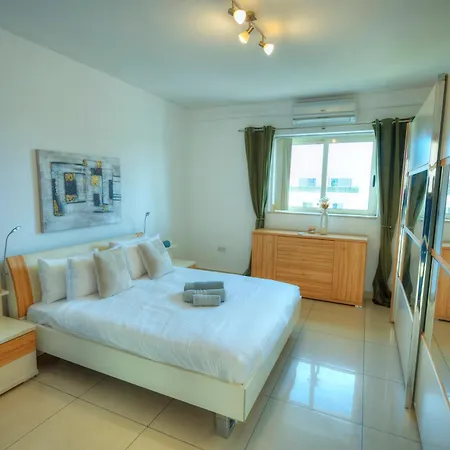 شقة Bright & Spacious 3 Bedroom, Shared Garden Jell1-1 *