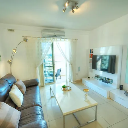 Bright & Spacious 3 Bedroom, Shared Garden Jell1-1 Apartament