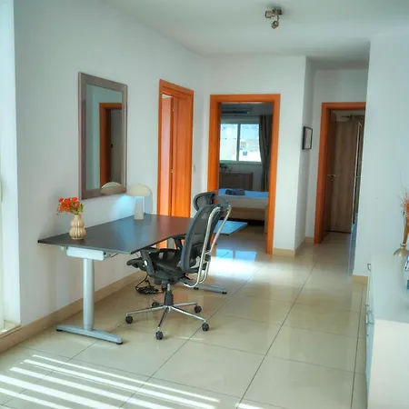 Bright & Spacious 3 Bedroom, Shared Garden Jell1-1 Apartament Gzira